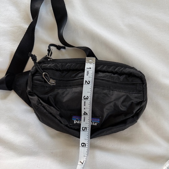 Patagonia Lightweight Travel Mini Hip Pack Black Belt Bag Unisex - Picture 14 of 16